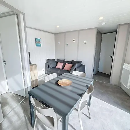 Jullouville: 4 Pers, Proche Plage, Piscine Chauffee - Fr-1-361-534 شاليه