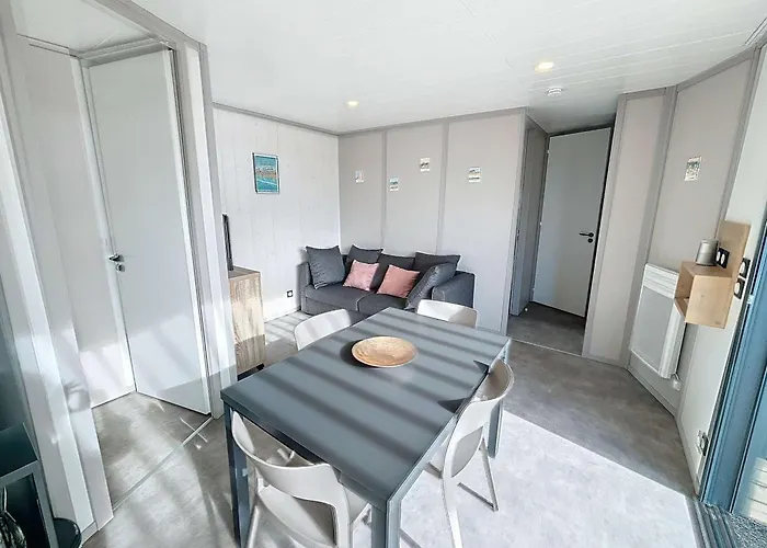 Jullouville: 4 Pers, Proche Plage, Piscine Chauffee - Fr-1-361-534 Chalé